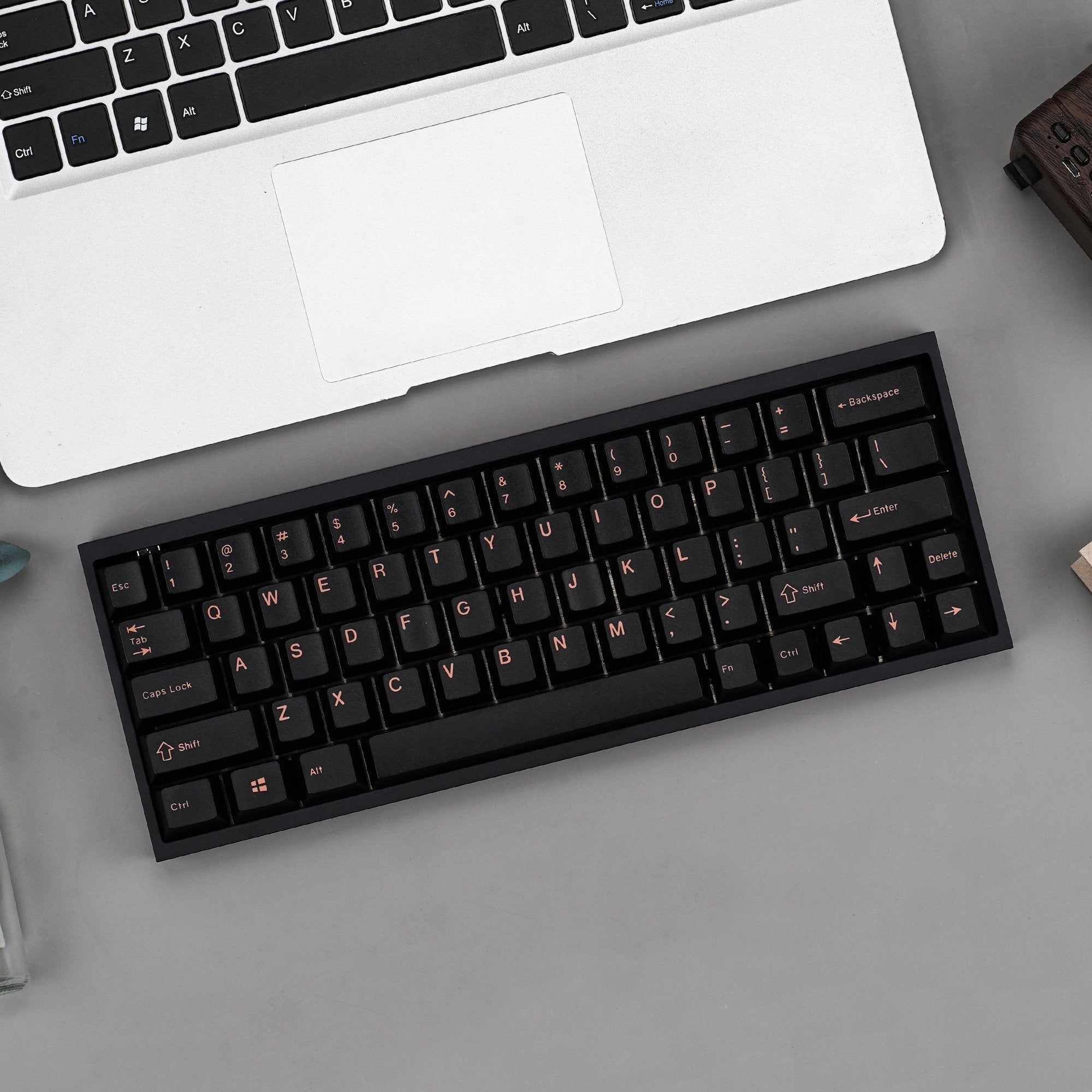 EPBT Pink on Black Keycap Set - InputGear DE